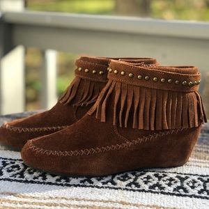 7.5 Aldo suede fringe moccasin wedge bootie